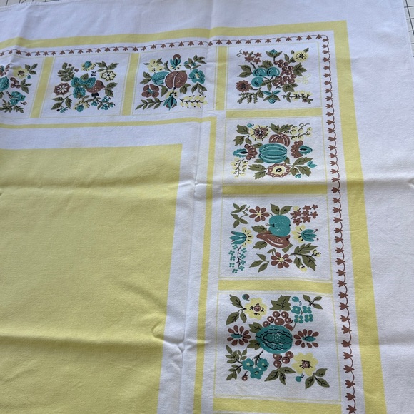 Vintage 1960s Yellow & White Tablecloth – Floral Border Print – 60” x 50” - Picture 13 of 14